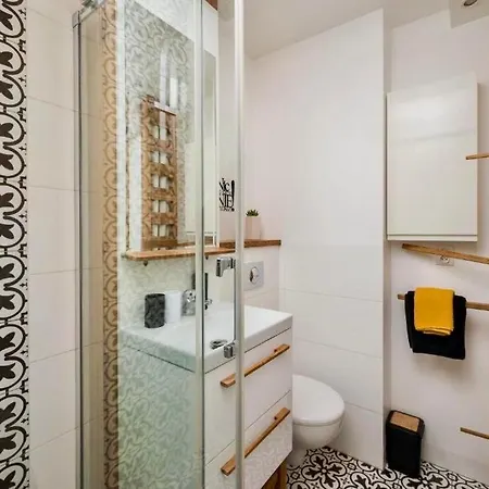 Centrum Grzybowska 6 By Polandbnb Apartman
